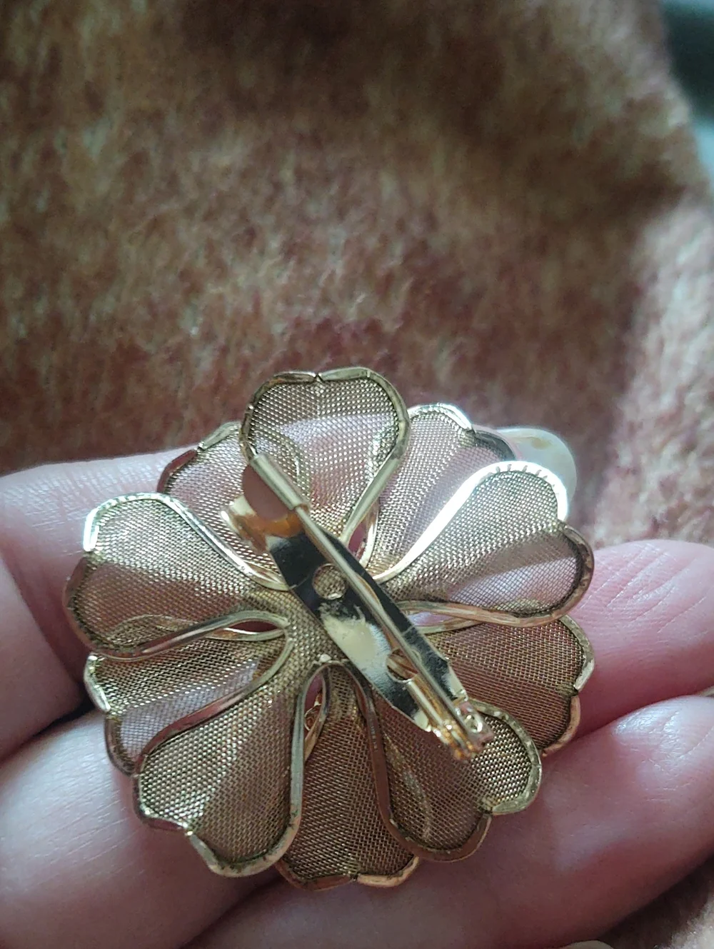 Golden Mesh Flower Brooch